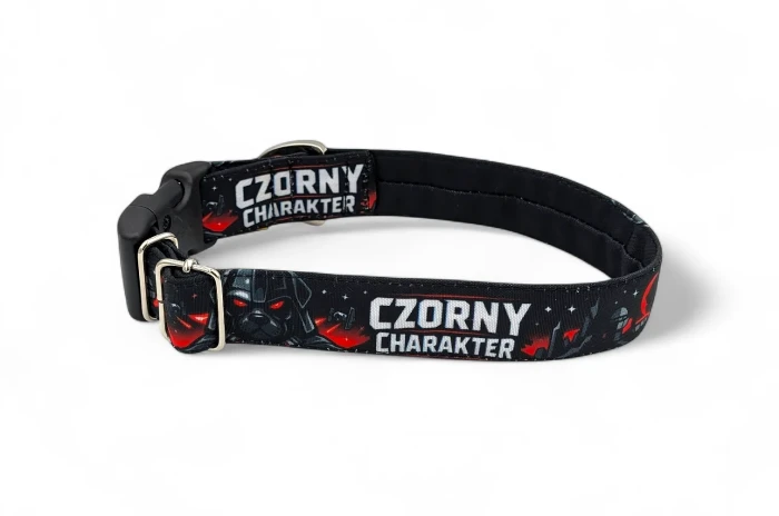 Czarno-czerwona obroża dla psa Czorny Charakter z serii Extreme Dogs – mocna, regulowana, szyta na zamówienie w Polsce.